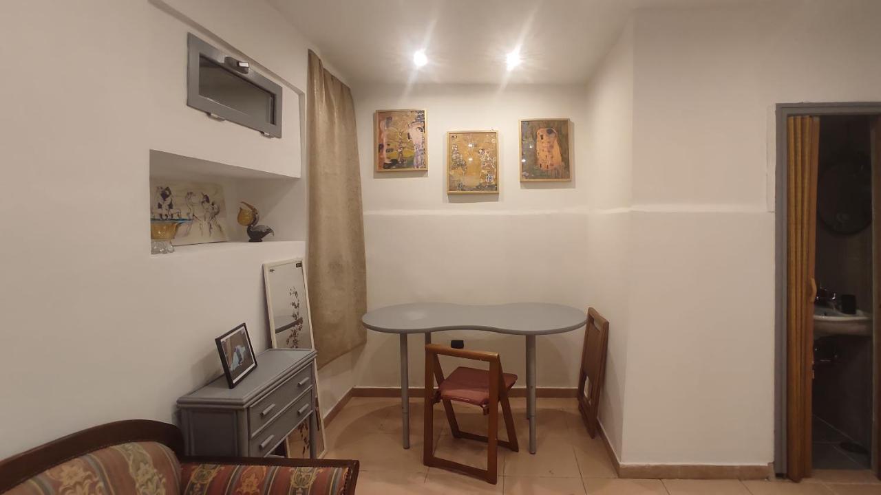 Tra Il Bosco E L'Orto Appartement Napels Buitenkant foto